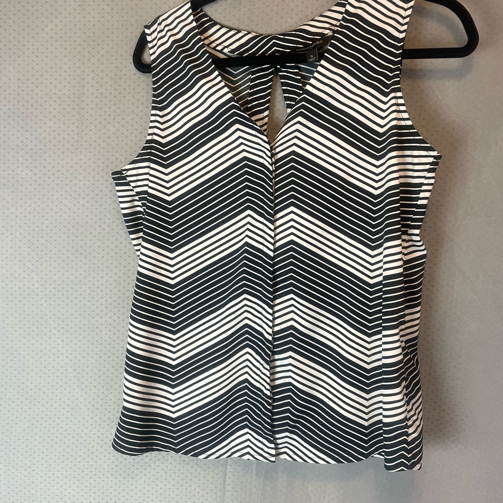 Banana Republic Black and White Graphic Sleeveless Tank Top